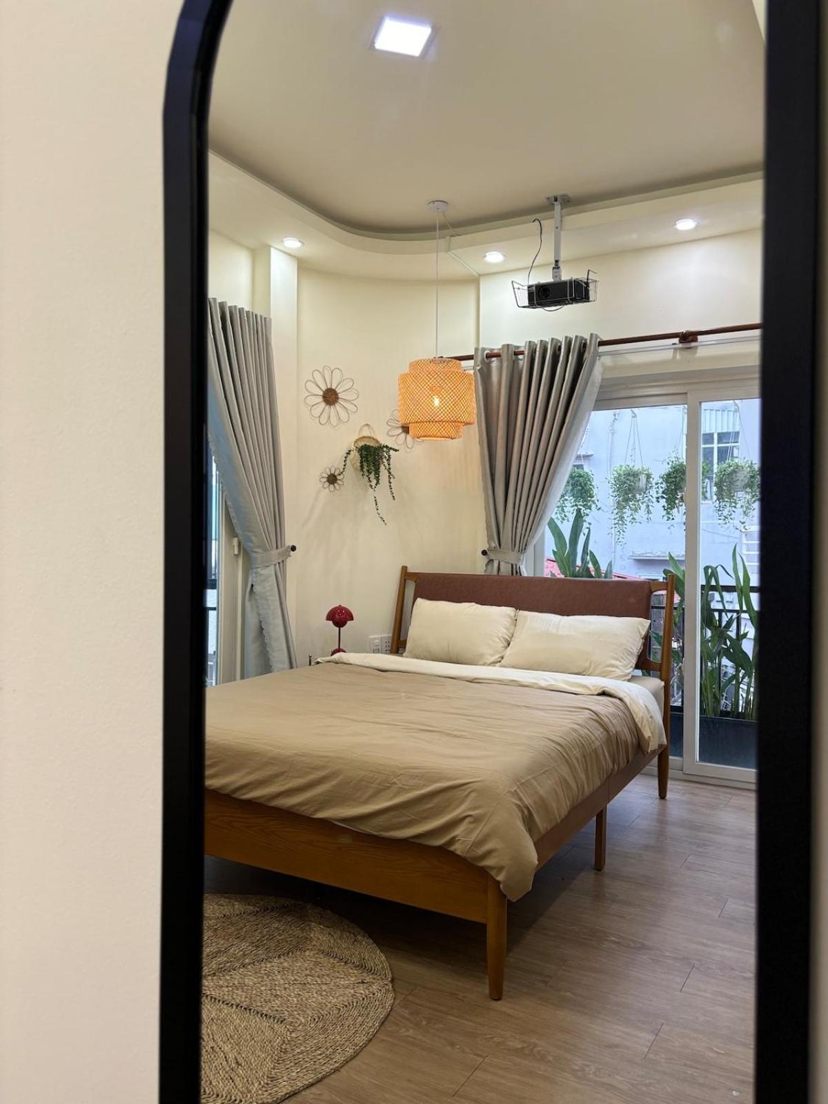 Căn hộ Lexyshouse - Warm Space In Ho Thi Ky Flower Market